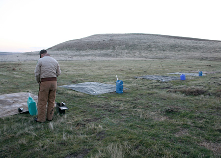 8890_setting_tarps_munsel